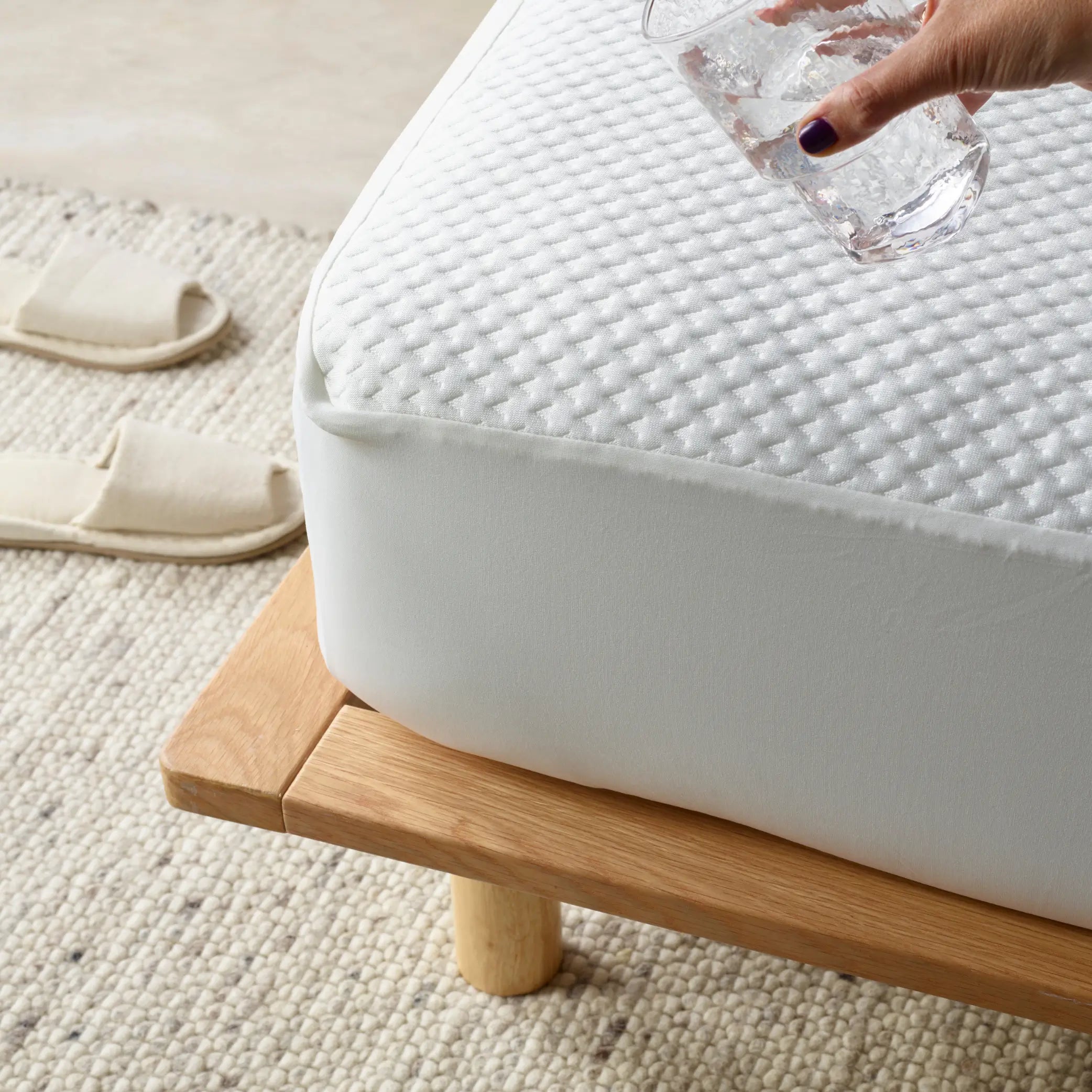Close-up of a Duradeluxe waterproof mattress protector repelling water, designed for ultimate spill protection, breathability, and comfort. This premium quilted mattress cover safeguards against liquids, allergens, and dust mites, ensuring a hygienic and dry sleep environment.