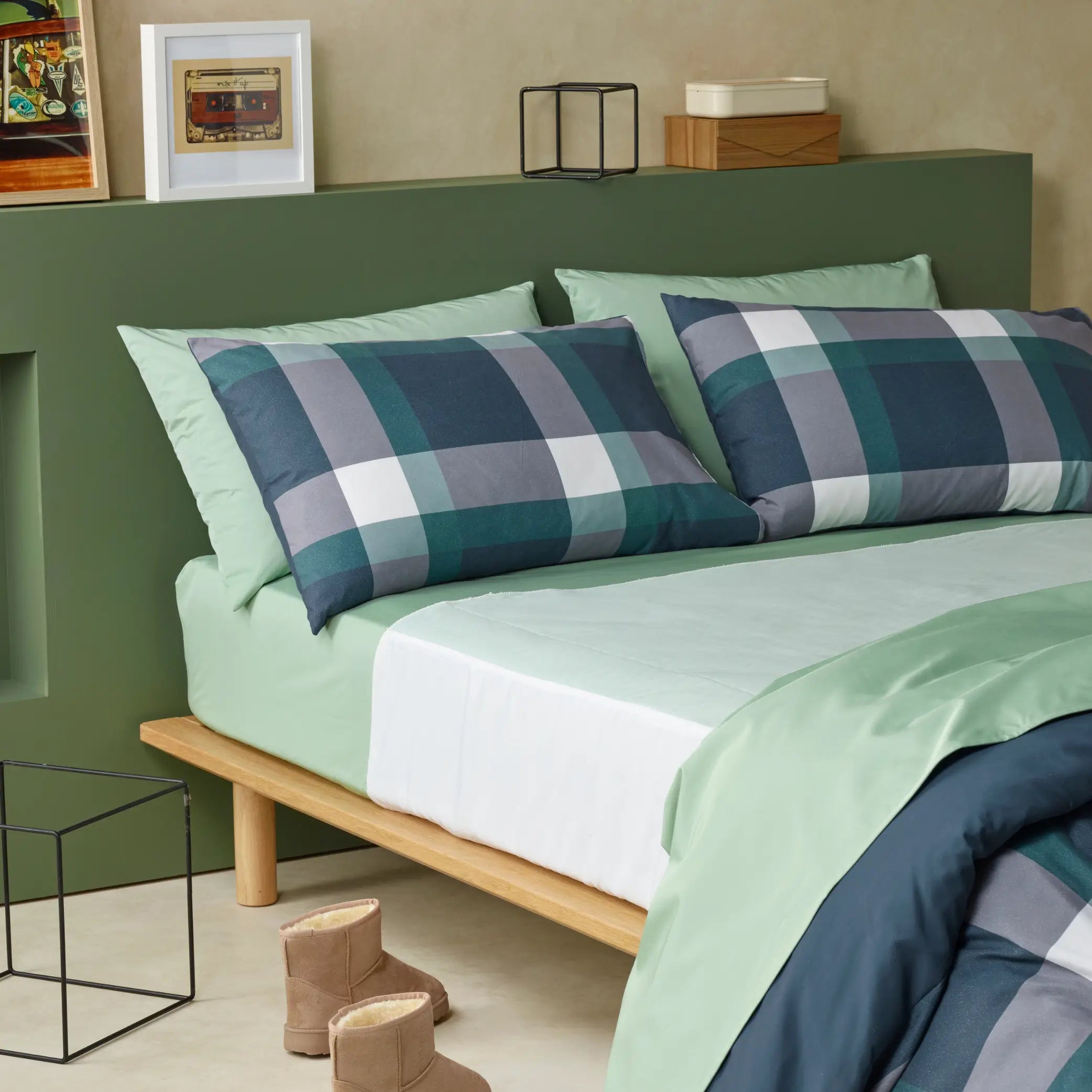 Waterproof incontinence-friendly bedding set in a modern forest green checkered design. Breathable sheets and an absorbent mattress protector for all-night comfort and dryness. 