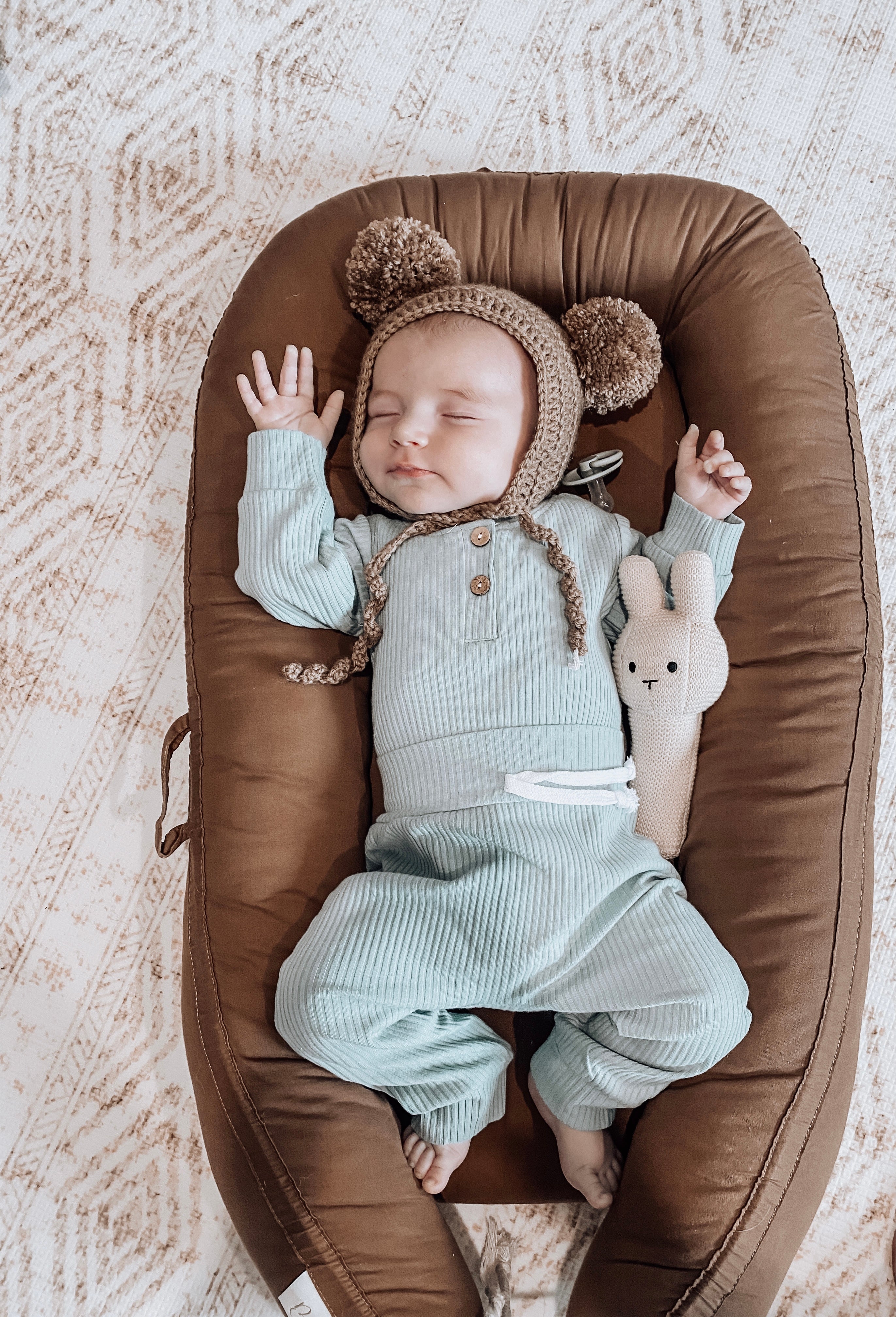 Bronze Organic Baby Lounge - Bubba Bump