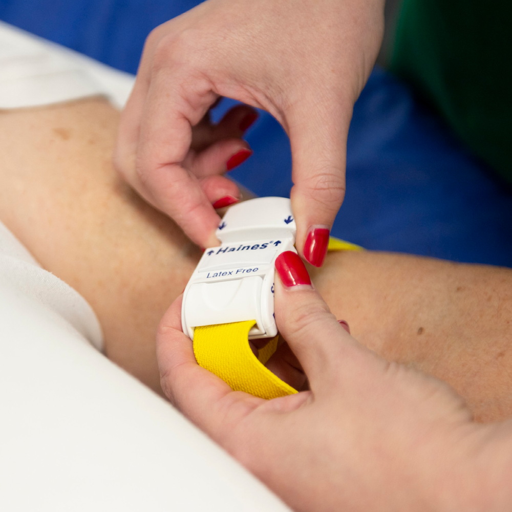 Single Patient Use Tourniquet with white plastic clip for adjustment 43cm x 2.5cm Yellow, Box of 25 (SPUT-25)